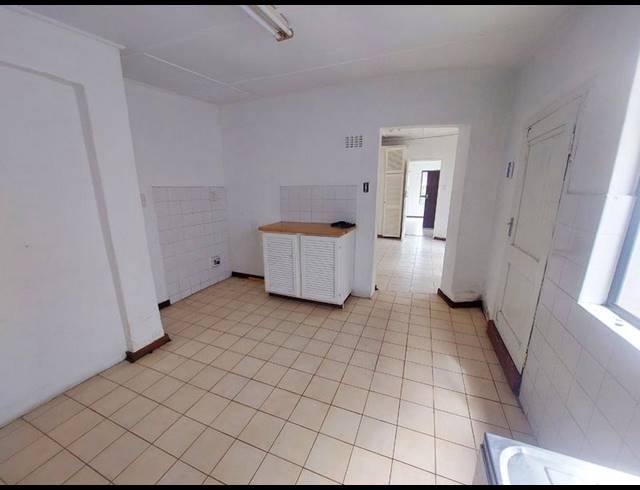 1 BEDROOM PROPERTY TO RENT IN LAWRENCE ROCKS